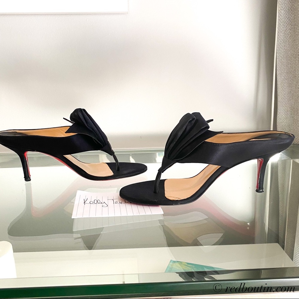 ♥️Sold LOUBOUTIN EN VOL CREPE SATIN SANDALS - Picture 2 of 8